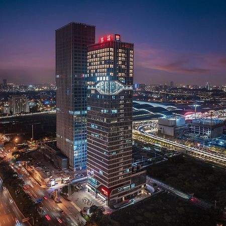 Radisson Red Guangzhou South Railway Station Hotel Exterior photo