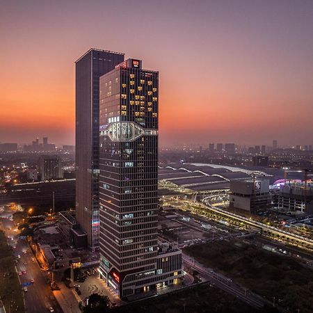 Radisson Red Guangzhou South Railway Station Hotel Exterior photo