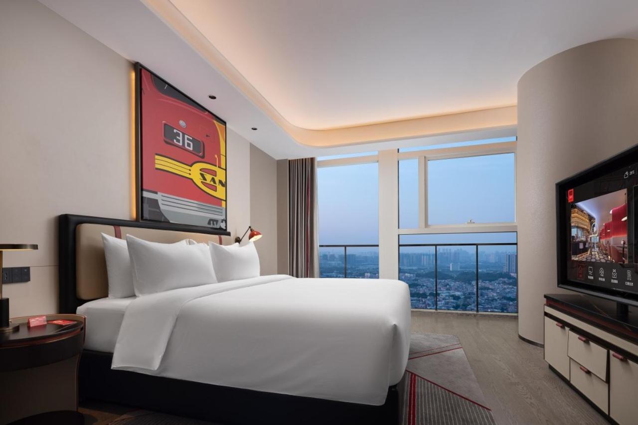 Radisson Red Guangzhou South Railway Station Hotel Exterior photo