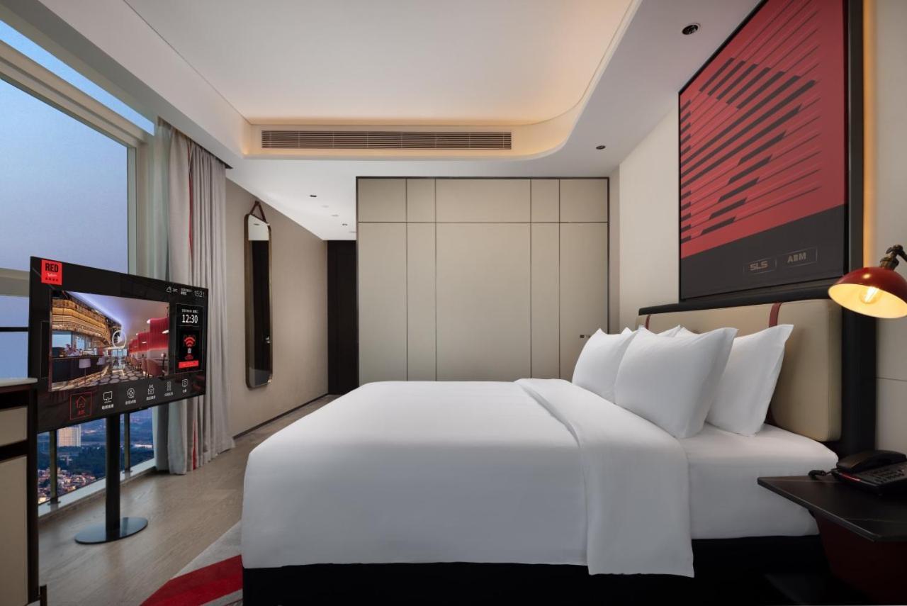 Radisson Red Guangzhou South Railway Station Hotel Exterior photo