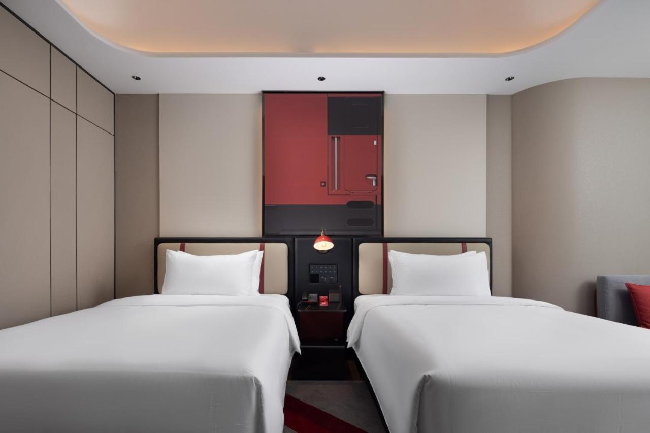 Radisson Red Guangzhou South Railway Station Hotel Exterior photo