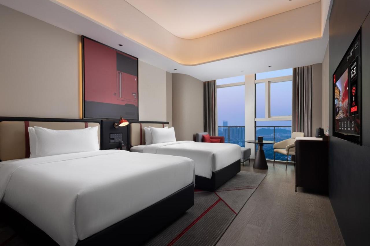 Radisson Red Guangzhou South Railway Station Hotel Exterior photo