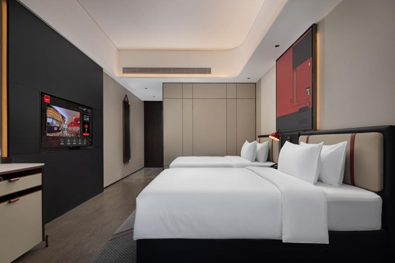 Radisson Red Guangzhou South Railway Station Hotel Exterior photo