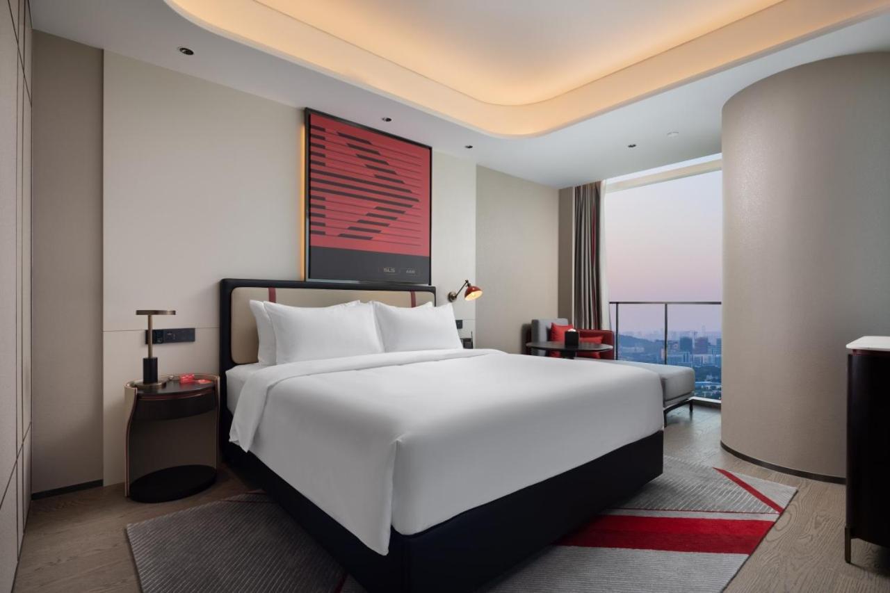 Radisson Red Guangzhou South Railway Station Hotel Exterior photo