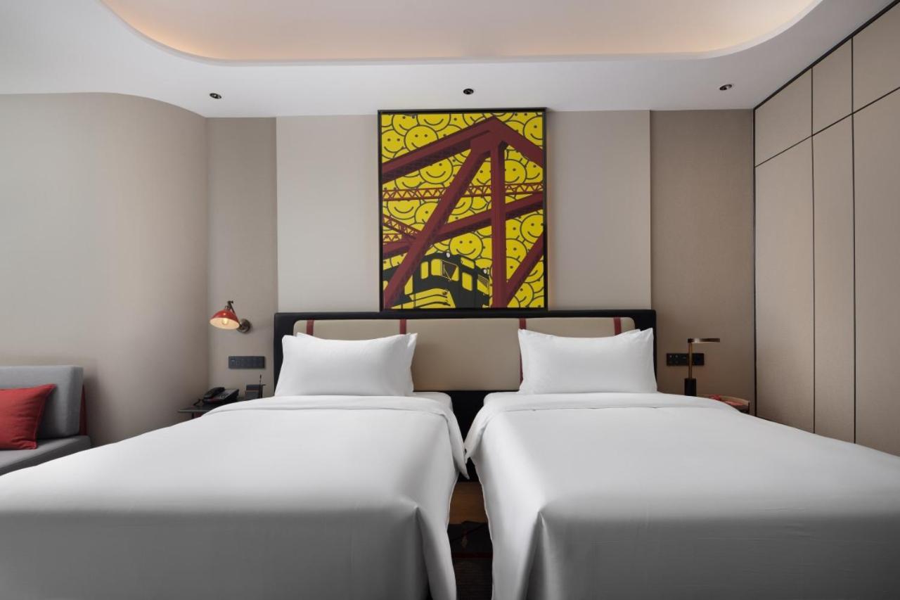 Radisson Red Guangzhou South Railway Station Hotel Exterior photo