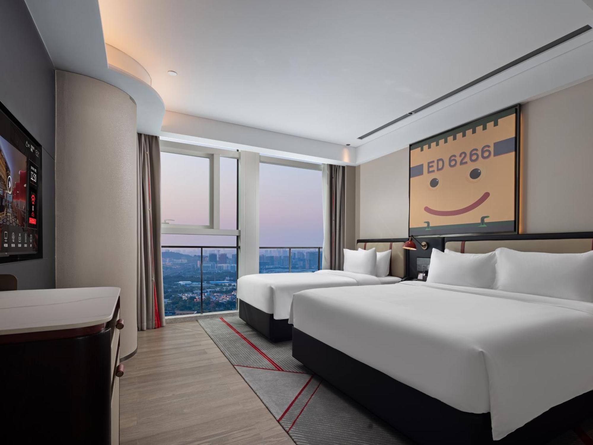 Radisson Red Guangzhou South Railway Station Hotel Exterior photo