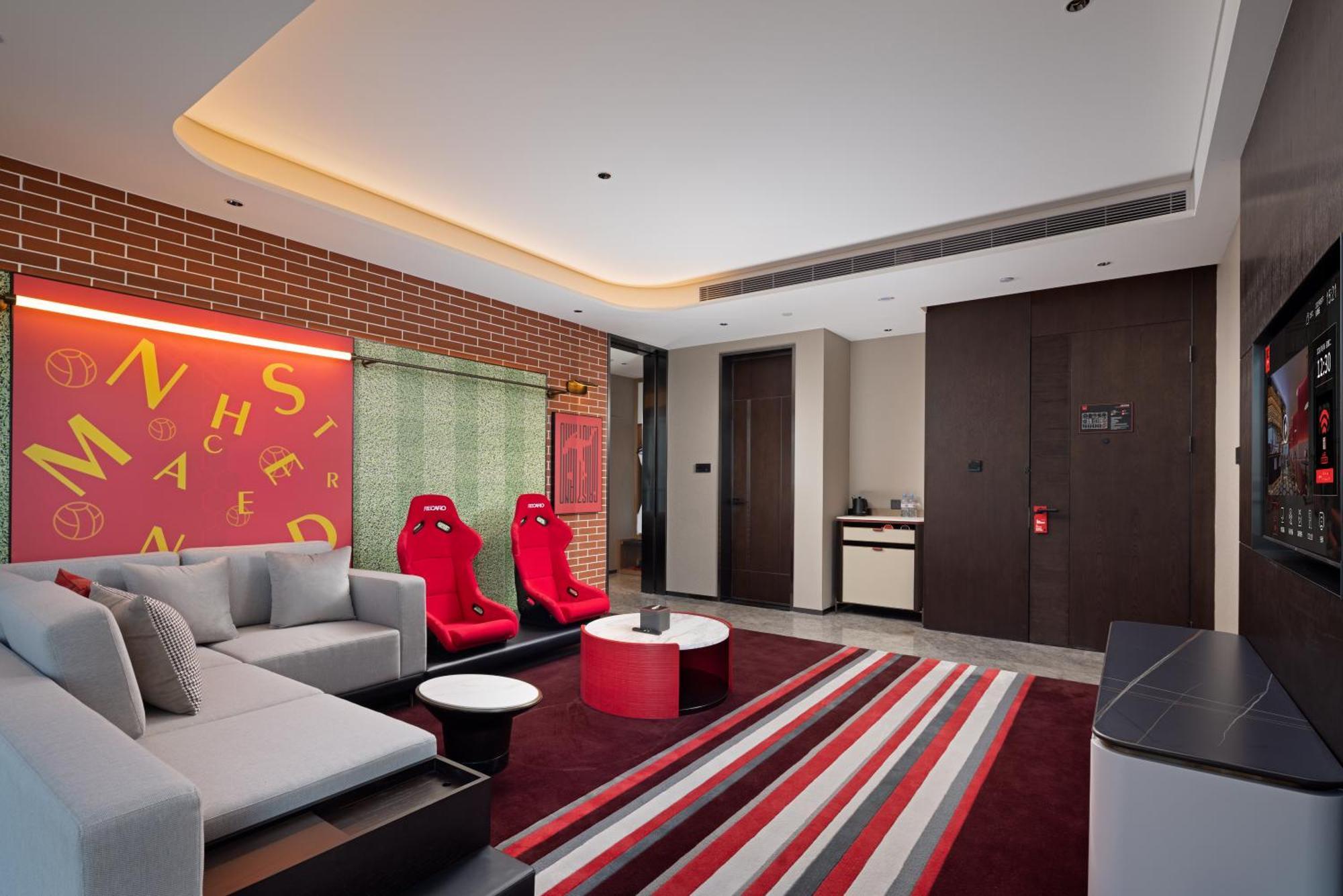 Radisson Red Guangzhou South Railway Station Hotel Exterior photo