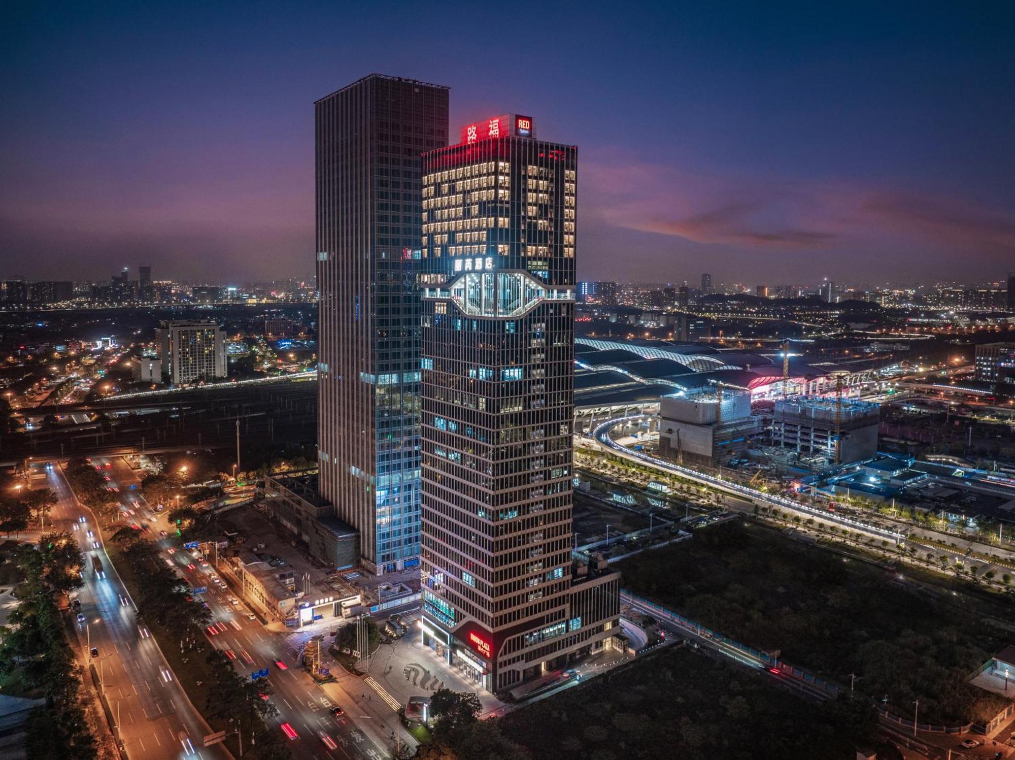 Radisson Red Guangzhou South Railway Station Hotel Exterior photo